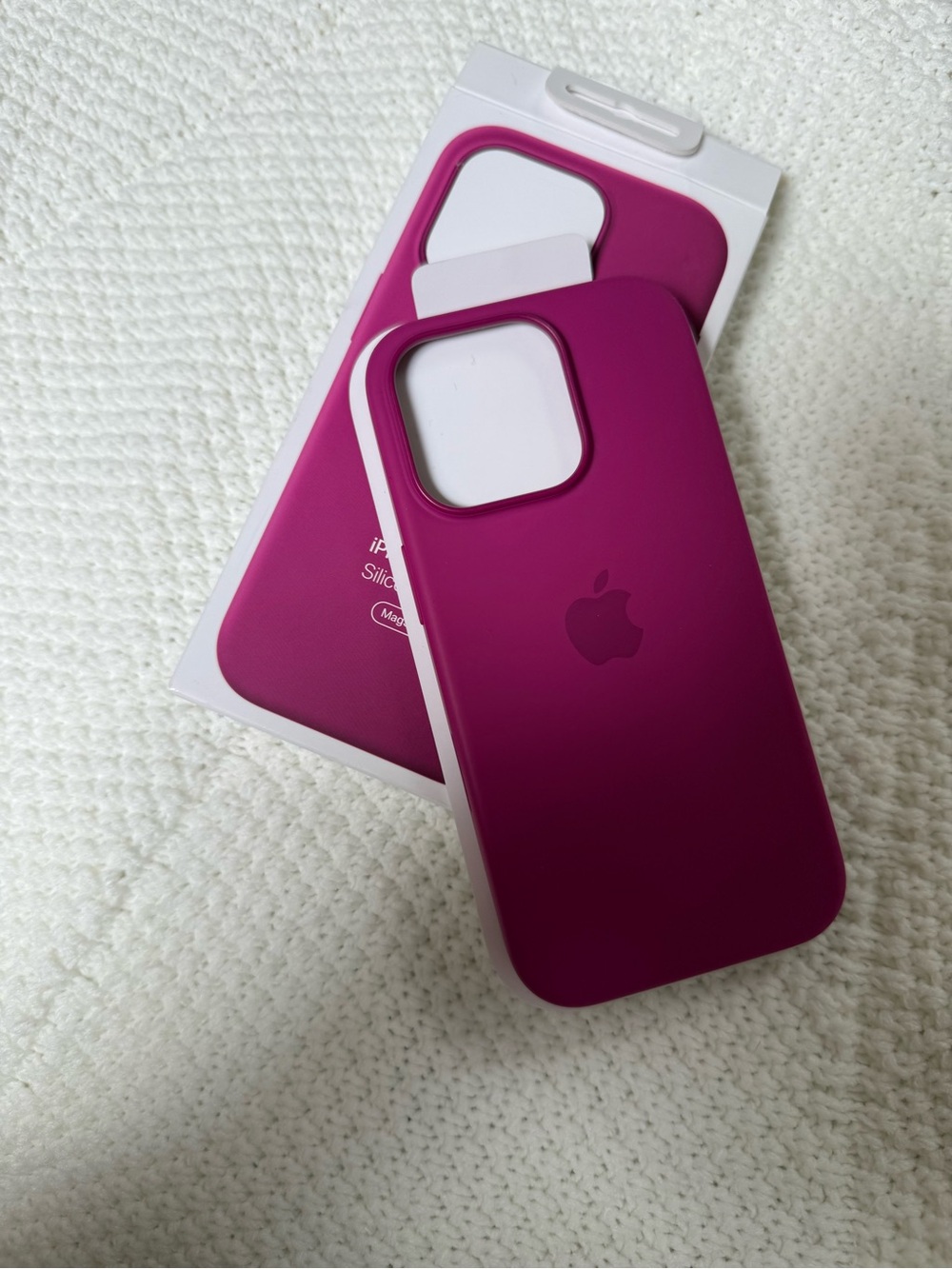 Apple Silicone iPhone Case in Vibrant Magenta